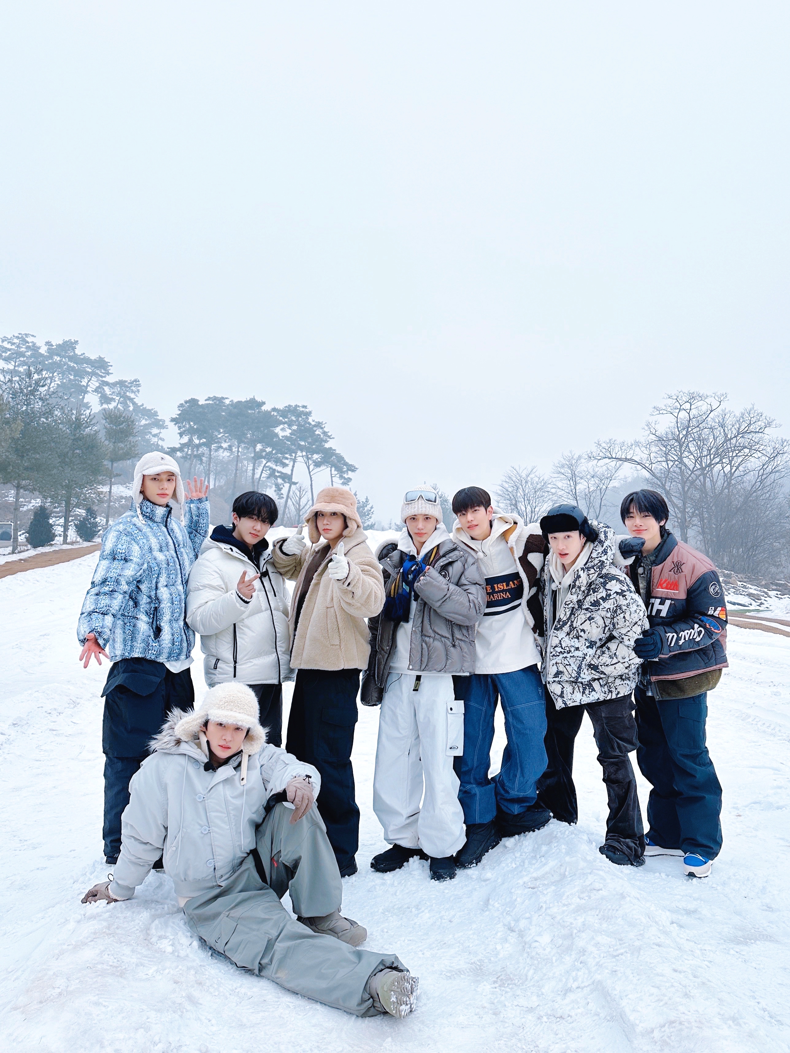 SKZ-BEHIND