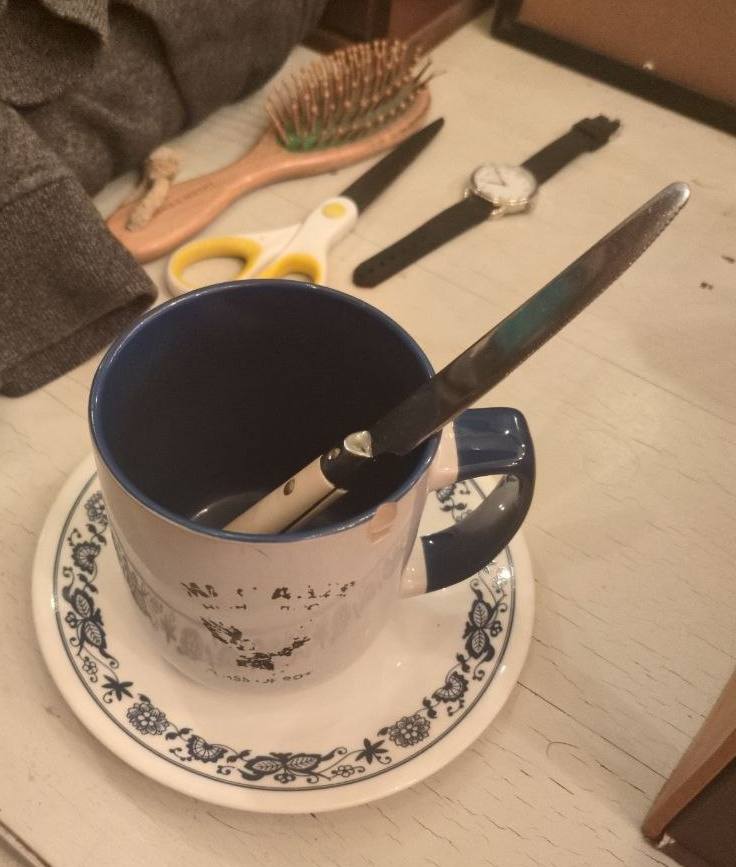 KNiFE